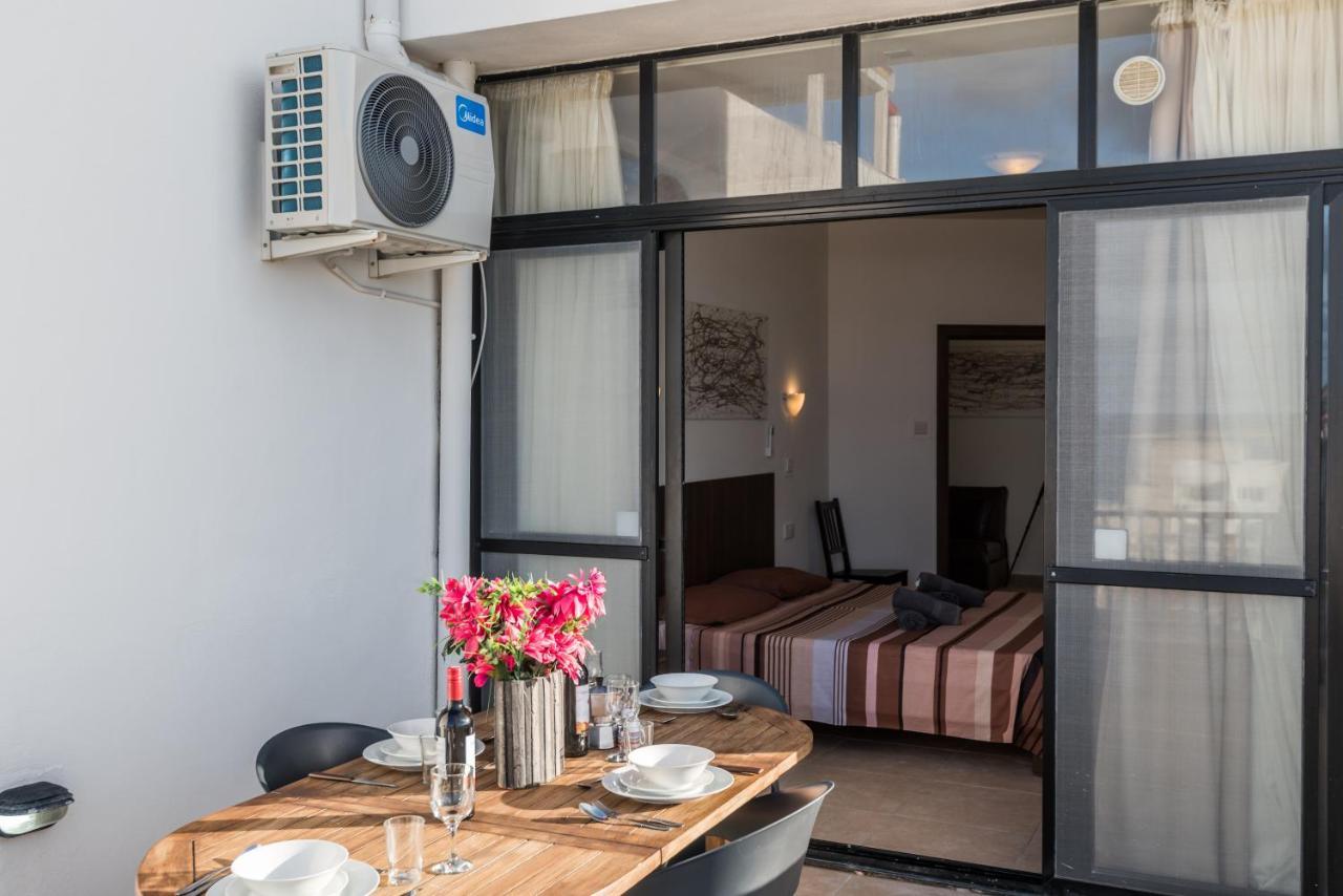 Seashells 2 Bedroom Apartment With Sunny Terrace With Stunning Sea Views - By Getawaysmalta 圣保罗湾城 外观 照片