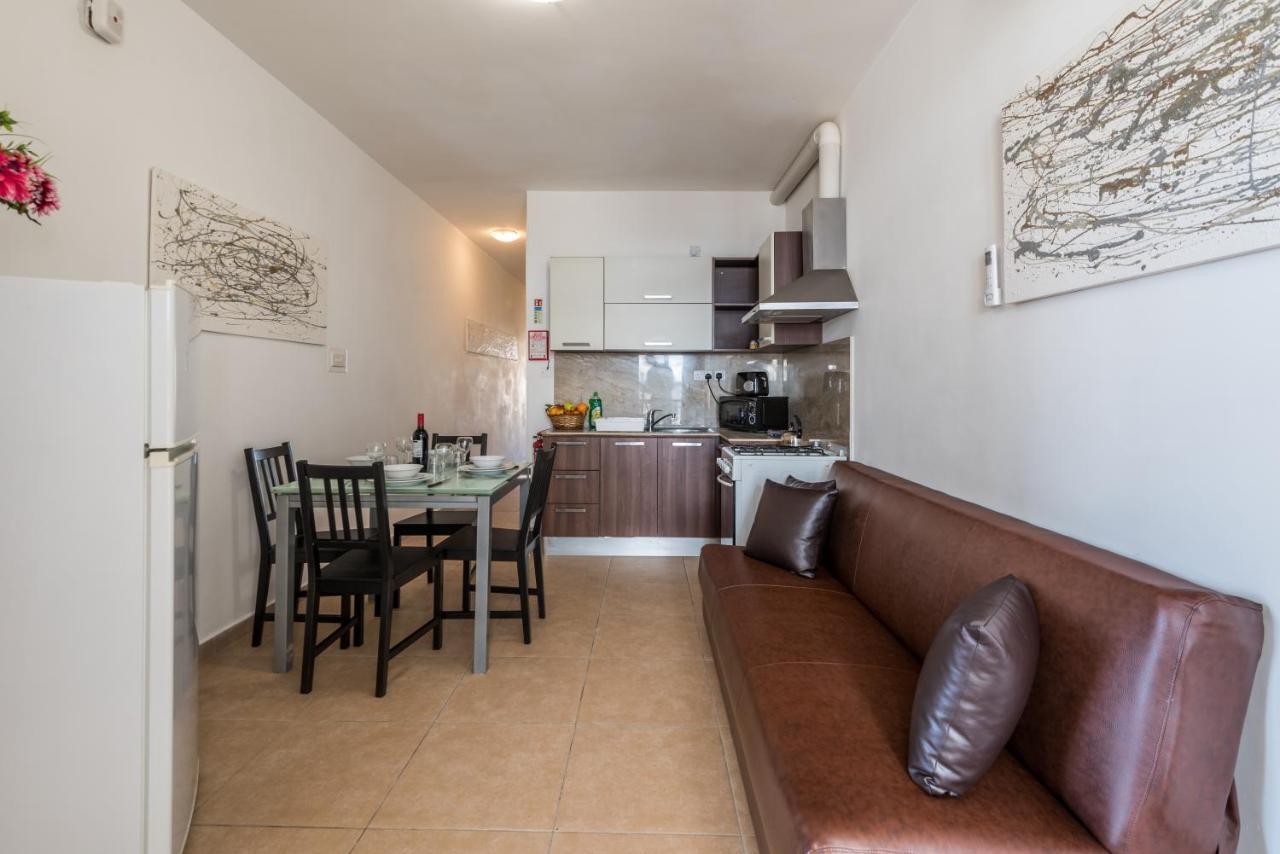 Seashells 2 Bedroom Apartment With Sunny Terrace With Stunning Sea Views - By Getawaysmalta 圣保罗湾城 外观 照片