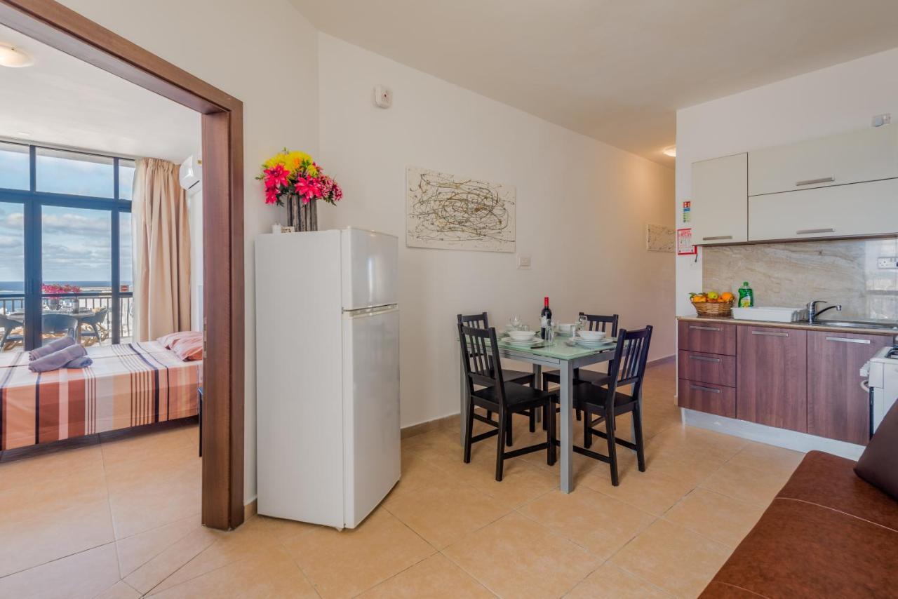 Seashells 2 Bedroom Apartment With Sunny Terrace With Stunning Sea Views - By Getawaysmalta 圣保罗湾城 外观 照片